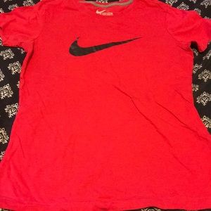 NIKE T-shirt